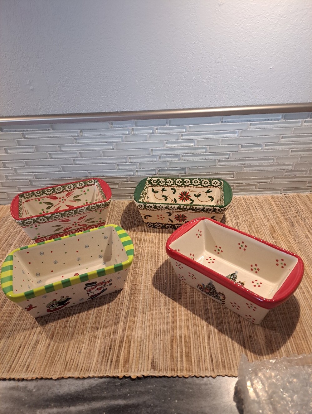 4 Temptations By Tara Loaf Pan Ovenware W/Plastic Lids. Holiday -NIB.